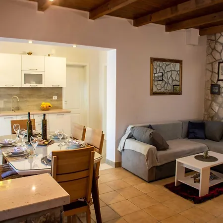 Дом отдыха Luna - Two Bedroom With Sea View Blato (Korcula)