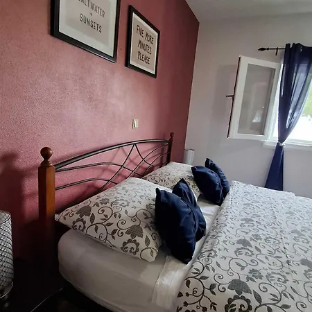 Luna - Two Bedroom With Sea View
