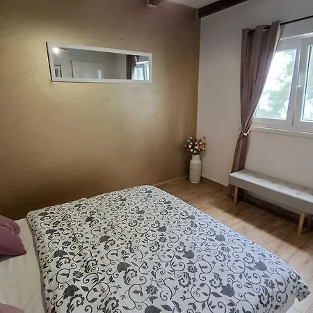 Luna - Two Bedroom With Sea View *