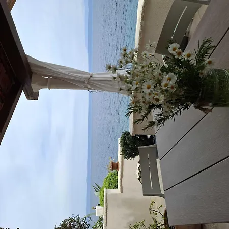 Luna - Two Bedroom With Sea View *