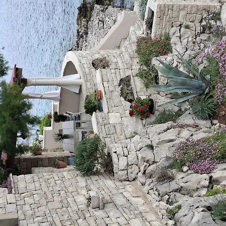 Luna - Two Bedroom With Sea View *